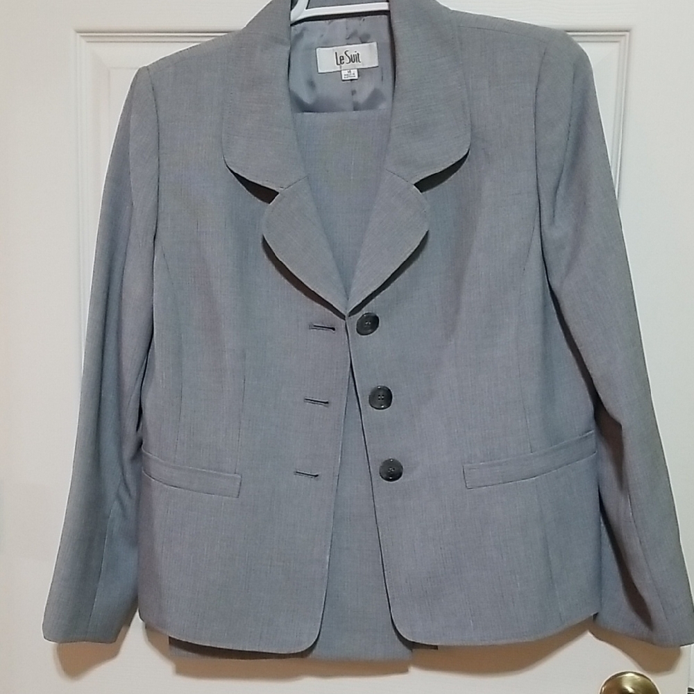 Le Suit Women's Classic Gray Blazer